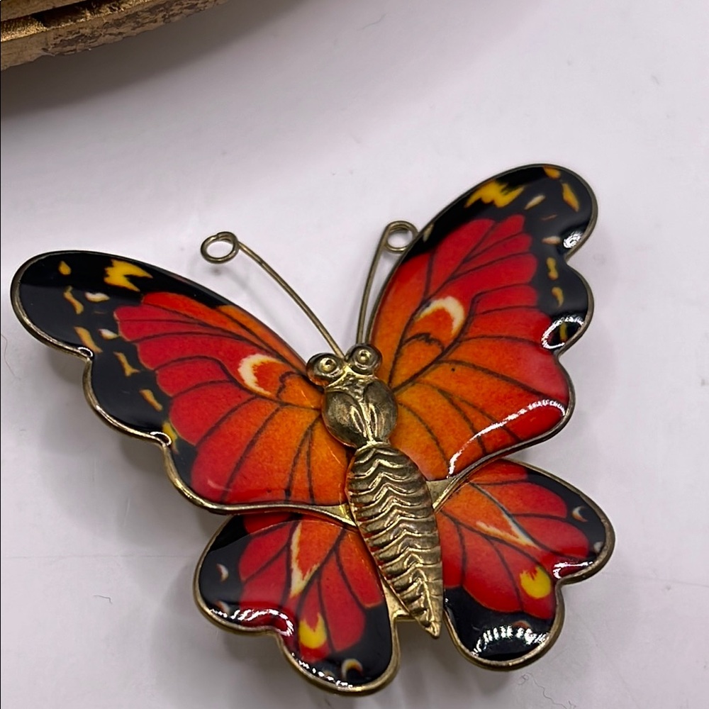 Stunning vintage monarch Vibrant Butterfly Brooch pin so pretty - Picture 4 of 11